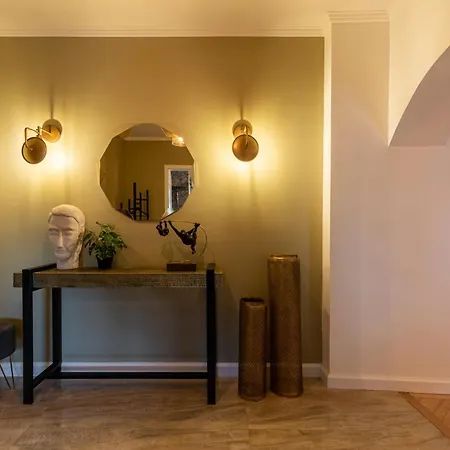 Views Of Palace Of The Parliament 2br Jungle Theme 公寓 *