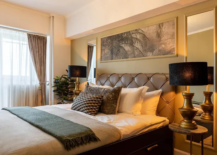 Views Of Palace Of The Parliament 2br Jungle Theme 公寓 布加勒斯特