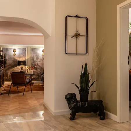 Views Of Palace Of The Parliament 2br Jungle Theme