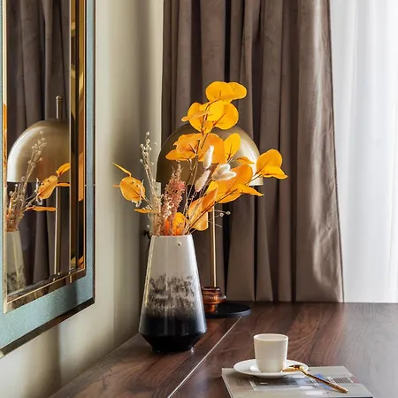 Views Of Palace Of The Parliament 2br Jungle Theme * Bucarest