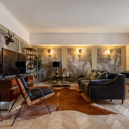 Views Of Palace Of The Parliament 2br Jungle Theme Apartment Bukarest