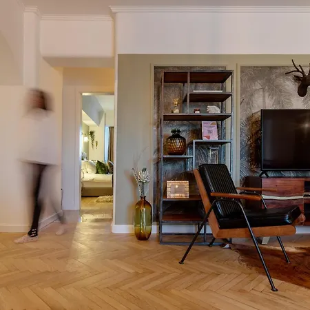 Appartement Views Of Palace Of The Parliament 2br Jungle Theme *