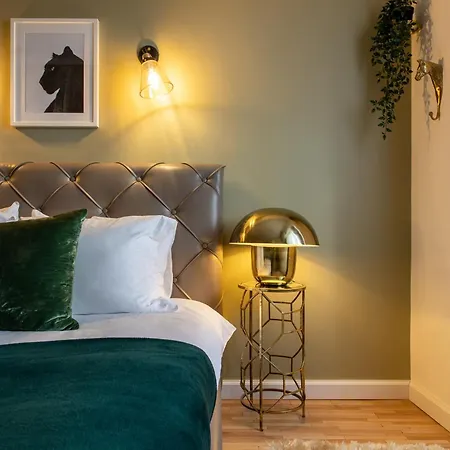 Views Of Palace Of The Parliament 2br Jungle Theme Appartement