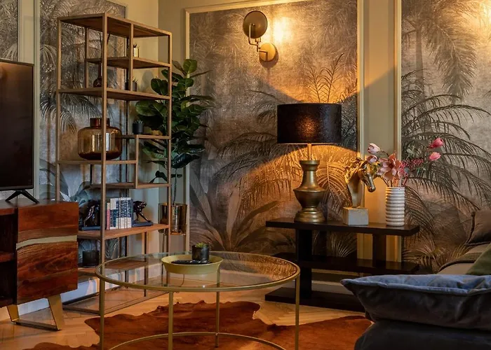 Views Of Palace Of The Parliament 2br Jungle Theme 아파트 *