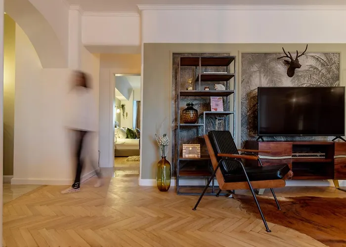 아파트 Views Of Palace Of The Parliament 2br Jungle Theme *