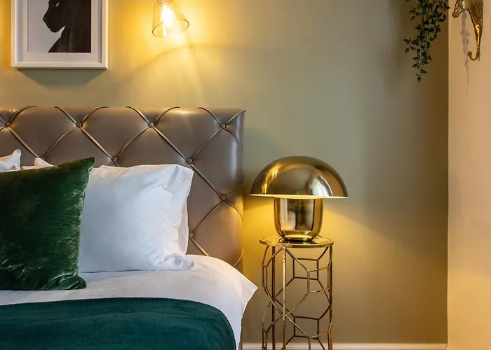 Views Of Palace Of The Parliament 2br Jungle Theme 아파트