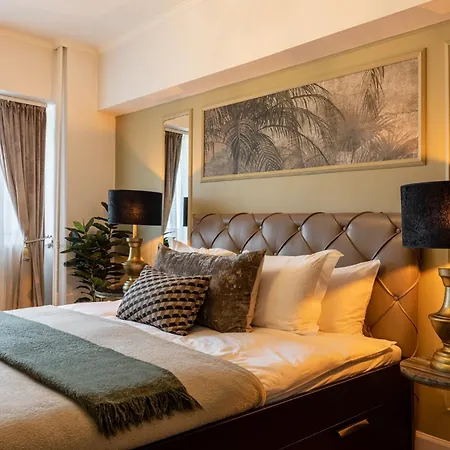 Views Of Palace Of The Parliament 2br Jungle Theme Lejlighed Bukarest
