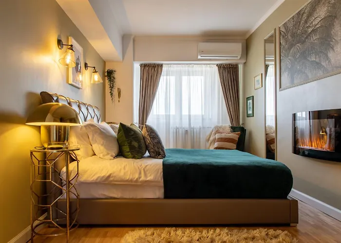 Views Of Palace Of The Parliament 2br Jungle Theme بوخارست