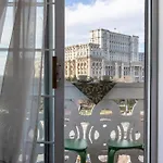 Views Of Palace Of The Parliament 2br Jungle Theme ブカレスト