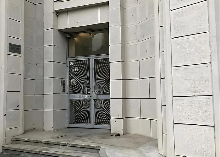 Views Of Palace Of The Parliament 2br Jungle Theme Apartmán