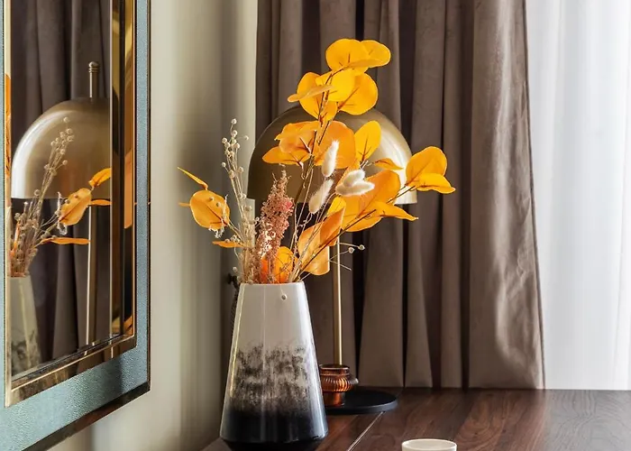 Views Of Palace Of The Parliament 2br Jungle Theme * Bukurešť