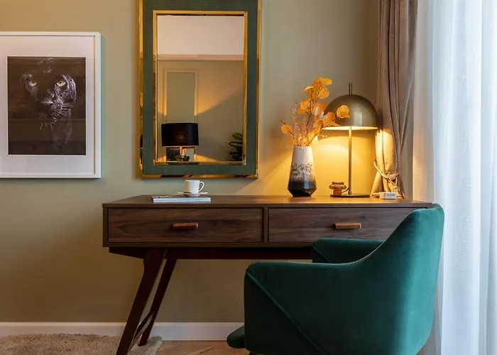 Views Of Palace Of The Parliament 2br Jungle Theme * Bukurešť