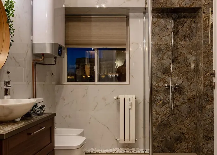 Views Of Palace Of The Parliament 2br Jungle Theme *